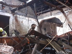 Kebakaran Rumah Mewah di Cimahi, Dua BMW Nyaris Terbakar