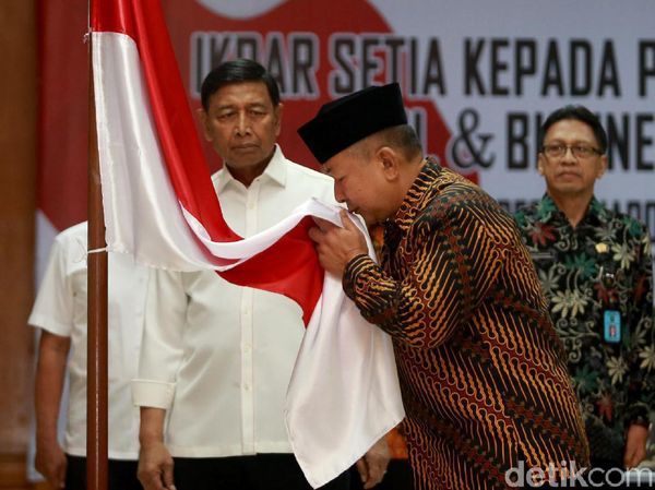 Cium Merah Putih, DI/TII hingga NII Ikrar Setia Pancasila