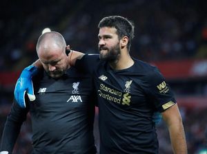 Cedera Betis, Alisson Absen Beberapa Pekan Cedera Betis, Alisson Absen Beberapa Pekan