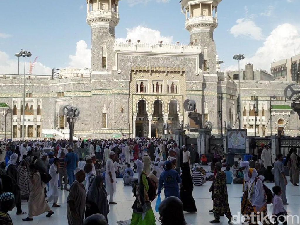 Jemaah Haji Nafar Awal Tinggalkan Mina, Masjidil Haram Padat