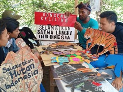 Demi Biaya Anak Sekolah, Pendongeng Indramayu Jalan Kaki Temui Jokowi