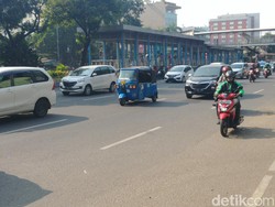 Hari Kedua Uji Coba, Pengendara Masih Langgar Ganjil-Genap di Jl Salemba Raya