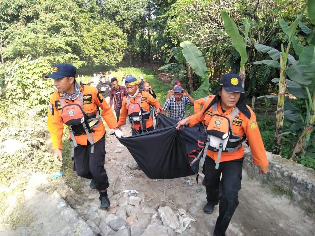 Bocah 11 Tahun Ditemukan Tewas Usai Hanyut di Sungai Belawan Medan Bocah 11 Tahun Ditemukan Tewas Usai Hanyut di Sungai Belawan Medan