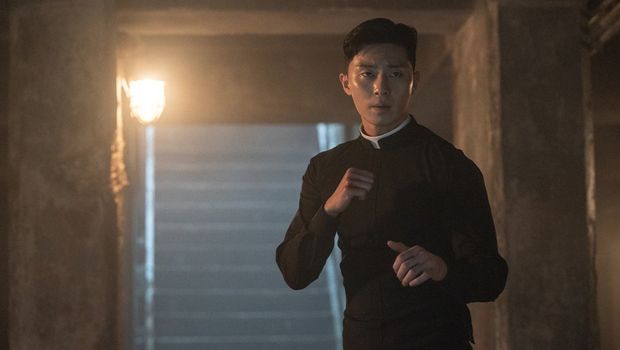 Park Seo-joon dalam film The Divine Fury