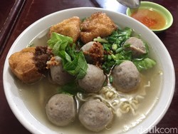 Bakso 21 : Bakso Sapi Juicy dengan Es Limun Singkawang
