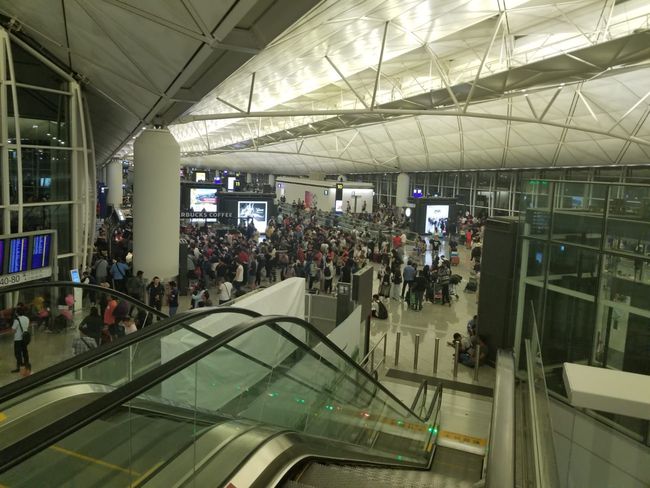 Berita KJRI Sisir Bandara Hong Kong, 40 WNI Dipastikan Aman Jumat 19 April 2024