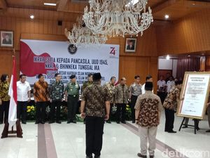 Video Eks DI/TII, NII, dan Harokah Islam Ikrar Setia NKRI Video Eks DI/TII, NII, dan Harokah Islam Ikrar Setia NKRI