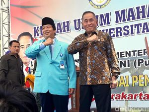 Menhan Ajak Mahasiswa UNS Tolak Paham Khilafah Menhan Ajak Mahasiswa UNS Tolak Paham Khilafah