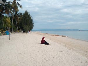Pantai Pasir Putih Ini Punya Sulawesi Tenggara
