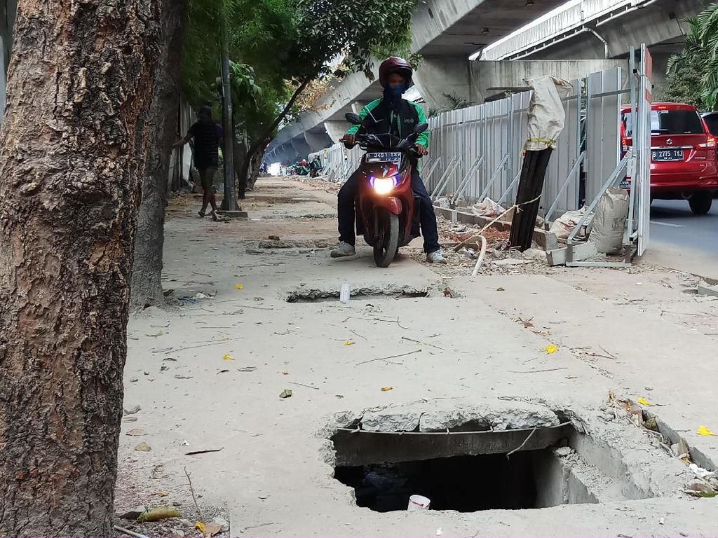 Pelebaran Trotoar di Casablanca Jaksel Ditargetkan Rampung 2020 Pelebaran Trotoar di Casablanca Jaksel Ditargetkan Rampung 2020