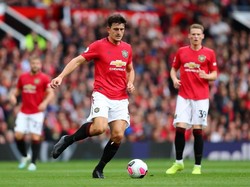 Harry Maguire layak mendapatkan satu posisi di tim terbaik Liga Inggris pekan ini setelah menandai debutnya bersama Manchester United dengan kemenangan telak 4-0 atas Chelsea. Dia sukses memimpin lini pertahanan Setan Merah menghadapi kecepatan para penyerang Chelsea. (Foto: Julian Finney/Getty Images)