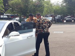 Naik Tesla, Bamsoet Kembali Temui Jokowi di Istana