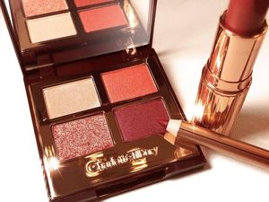 Eyeshadow Charlotte Tilbury Tuai Kritik karena Dianggap Menghina Wanita Eyeshadow Charlotte Tilbury Tuai Kritik karena Dianggap Menghina Wanita