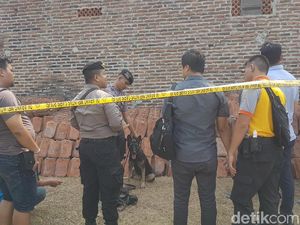 Ikut Ditusuk, Istri Korban Pembunuhan Sekeluarga di Serang Siuman Ikut Ditusuk, Istri Korban Pembunuhan Sekeluarga di Serang Siuman