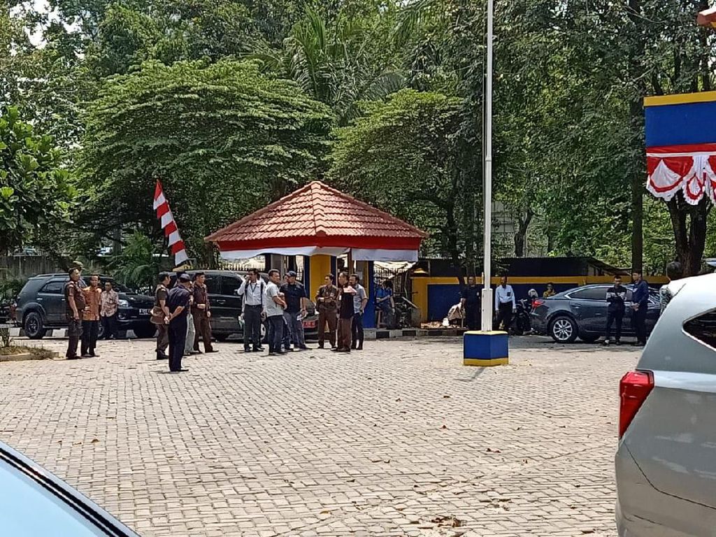KPK-Kejagung Gelar Rekonstruksi Kasus Suap di Kantor Pajak Cengkareng KPK-Kejagung Gelar Rekonstruksi Kasus Suap di Kantor Pajak Cengkareng
