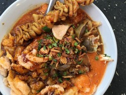 Hangatkan Pagi dengan Sarapan Bubur Ayam Legendaris di 5 Tempat Ini