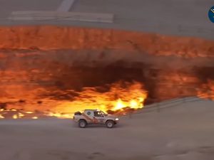 Ketika Seorang Presiden Ngedrift di Gerbang Neraka Ketika Seorang Presiden Ngedrift di Gerbang Neraka