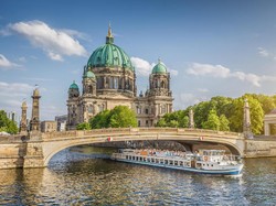 Gara-gara Orang Pipis di Jembatan, 4 Turis di Jerman Luka-luka