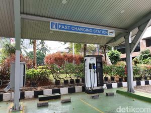 Ngecas Mobil Listrik di BPPT Masih Gratis Ngecas Mobil Listrik di BPPT Masih Gratis