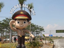 Masuk ke Malang, Siap-siap Disambut Senyum Humanis Polisi Satu Ini
