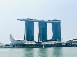 Video: Bangunan Marina Bay Sand Miring, Desain atau Kesalahan? Video: Bangunan Marina Bay Sand Miring, Desain atau Kesalahan?