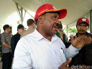 Bupati Puncak Kutuk Pelaku Penembakan Briptu Heidar Bupati Puncak Kutuk Pelaku Penembakan Briptu Heidar