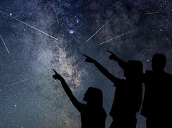 Jangan Lewatkan! Bulan Apogee dan Puncak Hujan Meteor Perseid