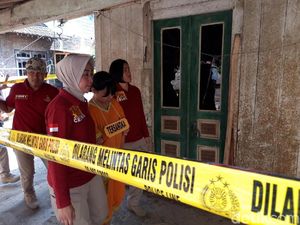 Adegan Sadis Ibu Hajar Anak Kandung hingga Tewas Direkonstruksi