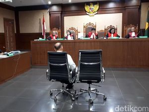 Markus Nari Juga Didakwa Rintangi Penyidikan Kasus Korupsi e-KTP Markus Nari Juga Didakwa Rintangi Penyidikan Kasus Korupsi e-KTP