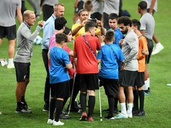 Jelang Piala Super Eropa, Liverpool dan Chelsea Kedatangan Tamu Spesial