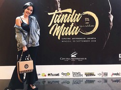 Mutia Ayu, Model yang Dirumorkan Teman Dekat Glenn Fredly