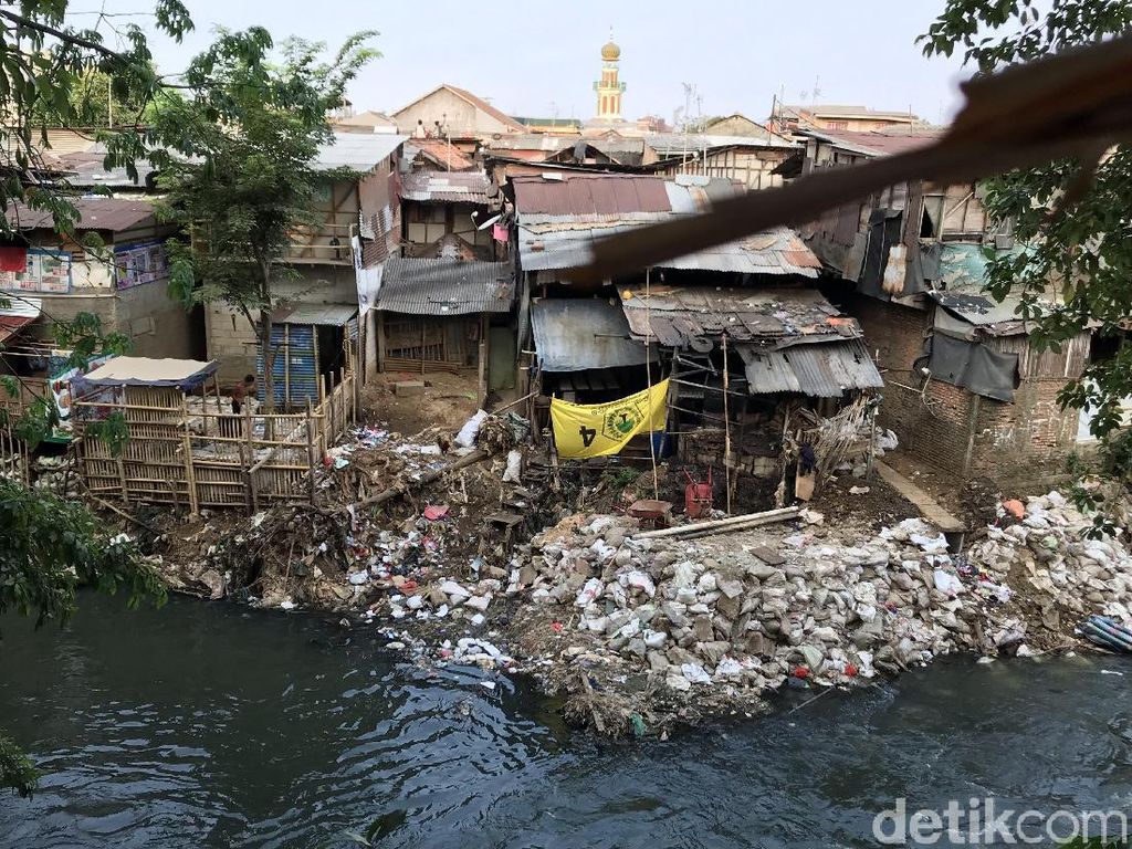 Warga di Bantaran Perlebar Lahan ke Kali Ciliwung, Penduduk Sekitar Resah Warga di Bantaran Perlebar Lahan ke Kali Ciliwung, Penduduk Sekitar Resah
