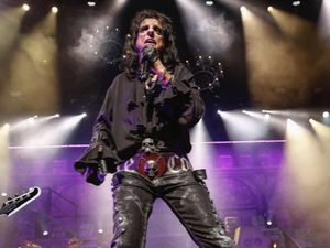 Setelah 44 Tahun, Alice Cooper Diizinkan Lagi Manggung di Australia Setelah 44 Tahun, Alice Cooper Diizinkan Lagi Manggung di Australia