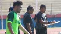 Dalam pekan ke 14 Liga 1 2019, Persebaya melawat ke markas Arema di Stadion Kanjuruhan, Kamis (15/8). Persebaya akan tampil tampa Djanur, sapaan karib Djajang Nurjaman, yang dicopot dari jabatannya usai diimbangi Madura United.