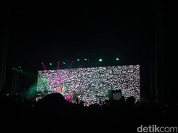 LANY Tutup Konser Dengan I Love You So Bad