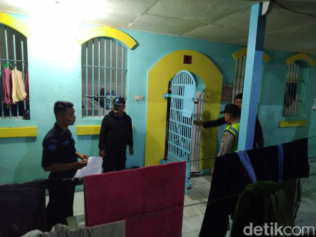 Napi Lapas Blitar Ditemukan Meninggal Saat Mandi Malam Napi Lapas Blitar Ditemukan Meninggal Saat Mandi Malam