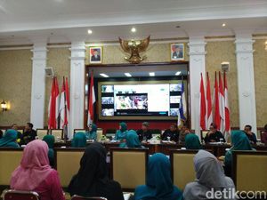 Bima Arya Tegakkan Perda Buang Sampah-BAB Sembarangan Denda Rp 50 Juta Bima Arya Tegakkan Perda Buang Sampah-BAB Sembarangan Denda Rp 50 Juta