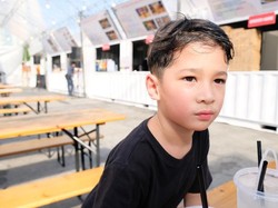 Gemasnya Seth Ananda, Anak Marcell Siahaan yang Piawai Bikin Mi Goreng