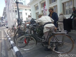 Sambut HUT RI, Komunitas Ontel Keliling Bandung