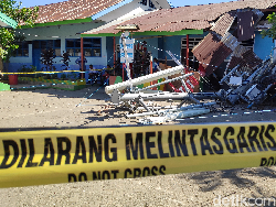 Menara BTS Roboh Timpa SD di Maros Sulsel, 3 Siswa Masih Dirawat