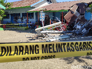 Menara BTS Roboh Timpa SD di Maros Sulsel, 3 Siswa Masih Dirawat Menara BTS Roboh Timpa SD di Maros Sulsel, 3 Siswa Masih Dirawat