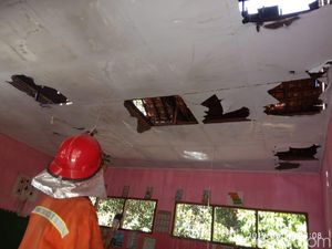 Gara-gara Bakar Sampah, Dua Ruang Kelas SD di Mojokerto Dilalap Api