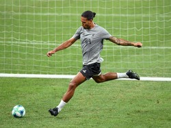 Tak Lagi Jadi Bek Termahal, Van Dijk: Yang Penting di Atas Lapangan