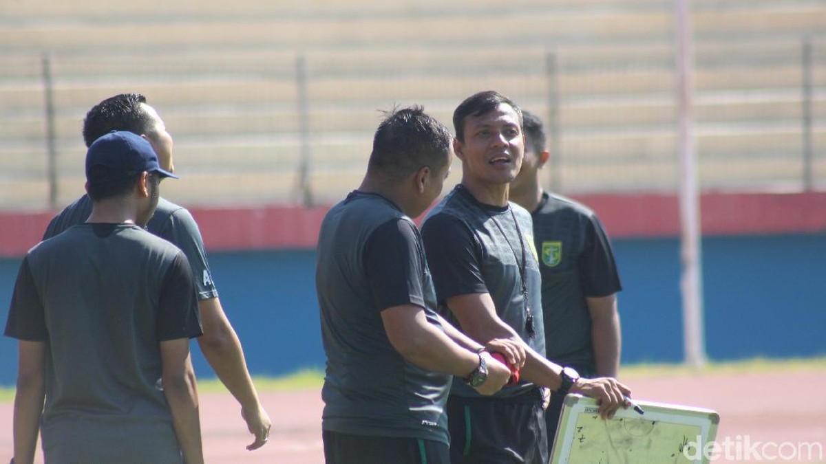 Bejo Sugiantoro mengklaim ruang ganti pemain persebaya oke meskipun tanpa Djajang Nurjaman. (Suparno/detikSport)