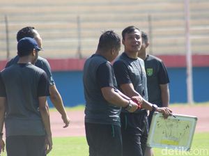 Hadapi Arema, Bejo Angkat Mental Pemain Persebaya Usai Ditinggal Djanur