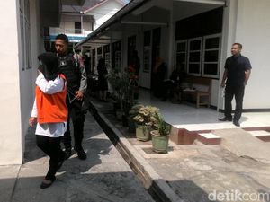 Kenalan di Bus, Asmara Bu Dosen dan Anggota DPRD Sragen Berujung Maut Kenalan di Bus, Asmara Bu Dosen dan Anggota DPRD Sragen Berujung Maut