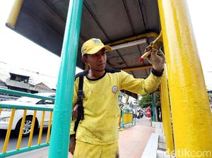 Halte Jembatan Merah di Tebet Dipercantik Halte Jembatan Merah di Tebet Dipercantik