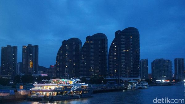 Foto: Malam Romantis Sambil Berlayar di Sanya, China