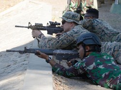 Marinir Indonesia dan Amerika Adu Tepat Bidik Sasaran Tembak