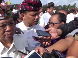 Gubernur Koster Bakal Bikin Aturan soal Etika Berwisata di Bali